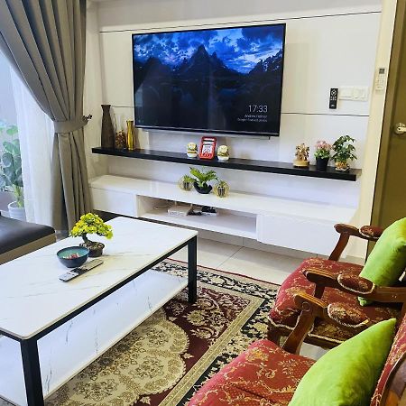 Mines Astetica Lake View Condo Seri Kembangan V1 Екстер'єр фото