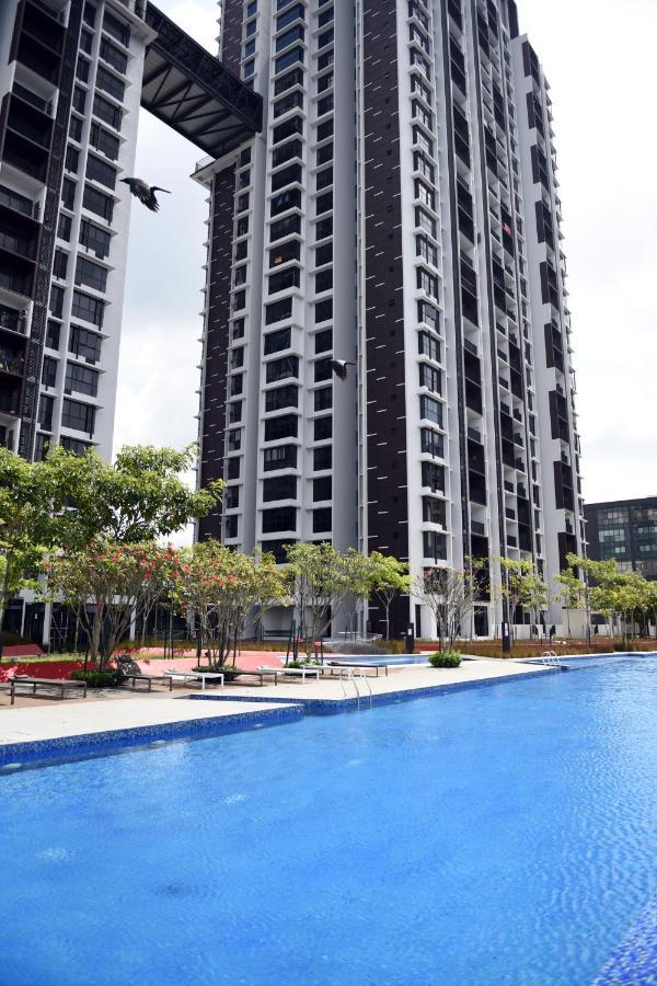 Mines Astetica Lake View Condo Seri Kembangan V1 Екстер'єр фото