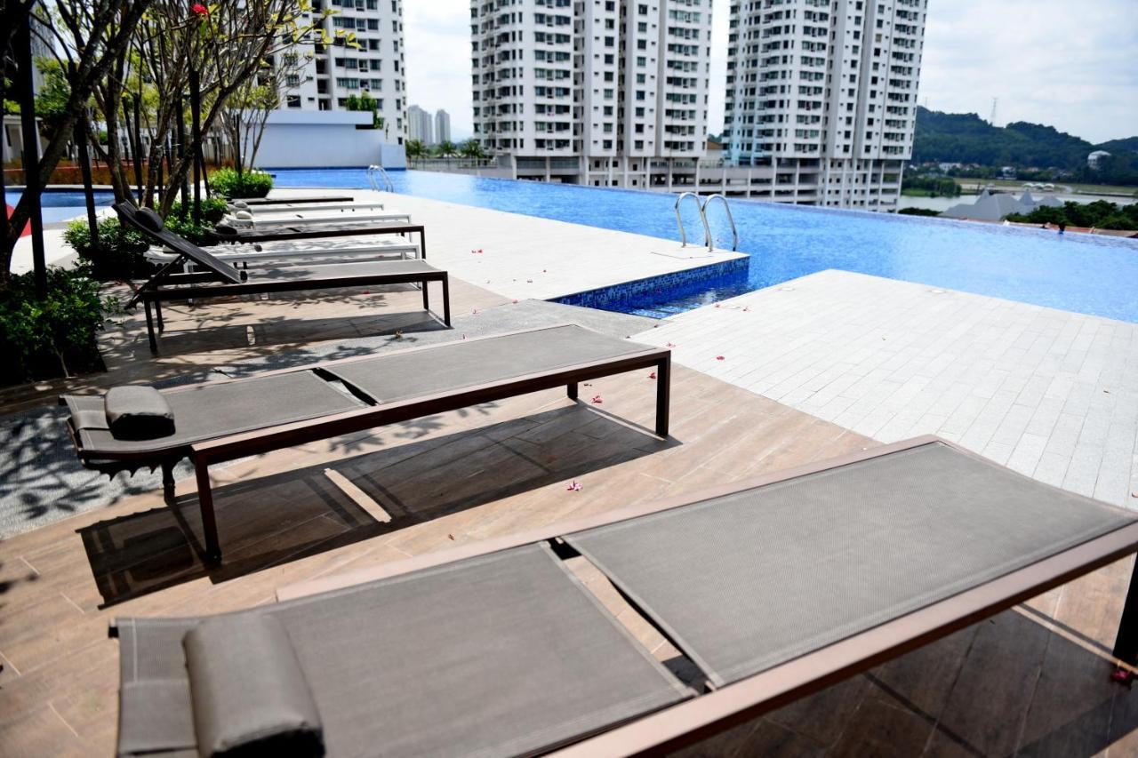 Mines Astetica Lake View Condo Seri Kembangan V1 Екстер'єр фото