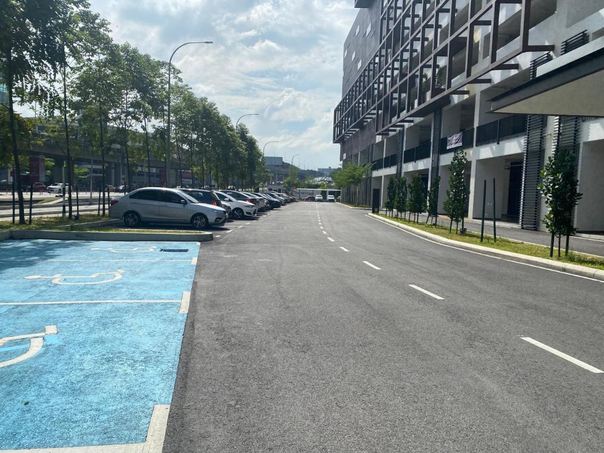 Mines Astetica Lake View Condo Seri Kembangan V1 Екстер'єр фото